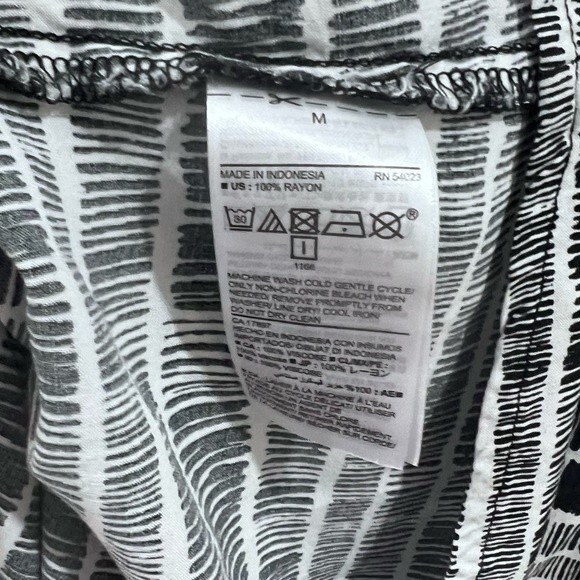 Old Navy black and white ruffle top sundress size medium - Picture 5 of 5